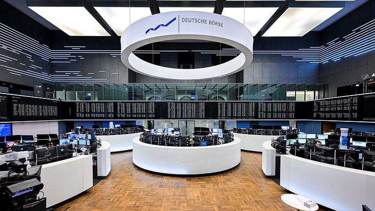 Complete view of the trading hall