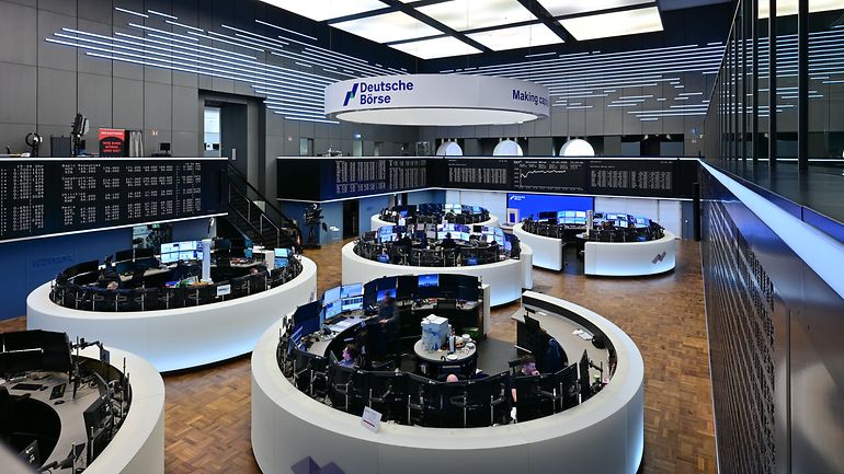 Complete view of the trading hall