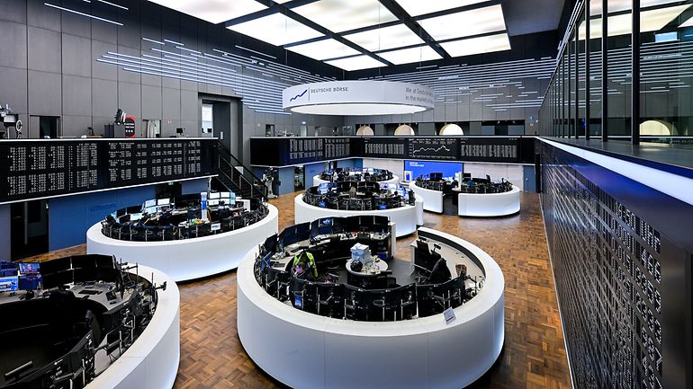 Complete view of the trading hall