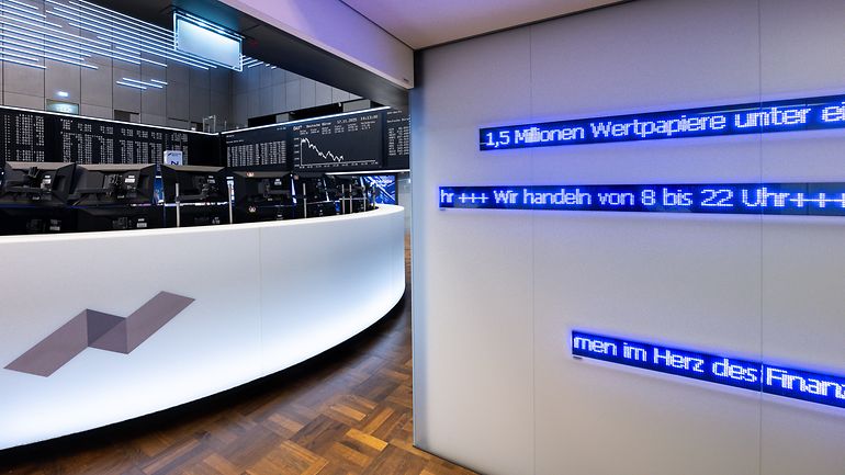 Trading pit with ticker